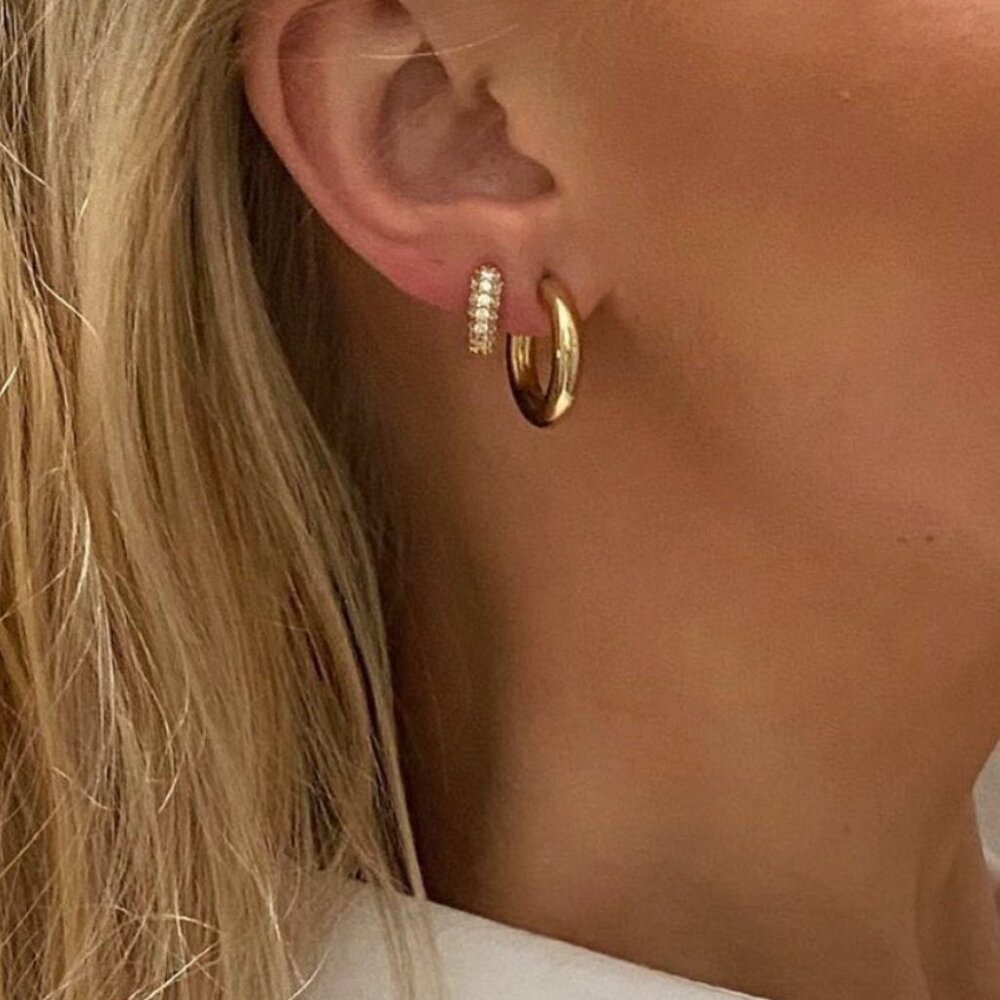 CENDRÉ Farrah Hoop Earrings – Gold - Picture 2 of 8